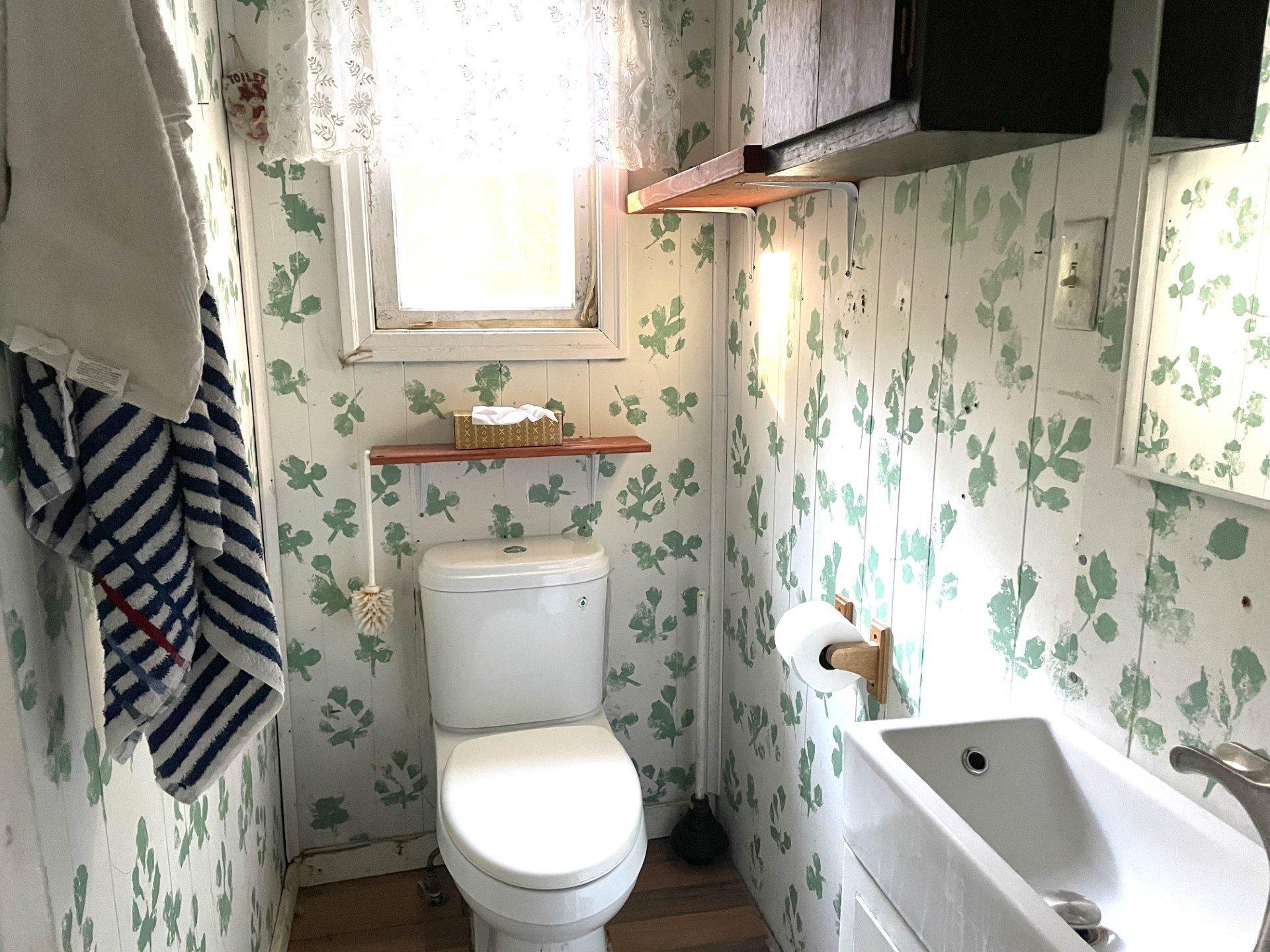 









94


Ch. du Lac-Pérodeau

,
Chute-Saint-Philippe,




QC
J0W1A0

