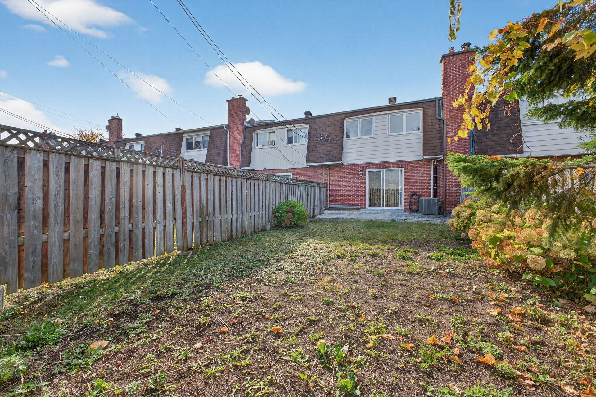 









4455


Rue Jolicoeur

,
Dollard-des-Ormeaux,




QC
H9H2B1

