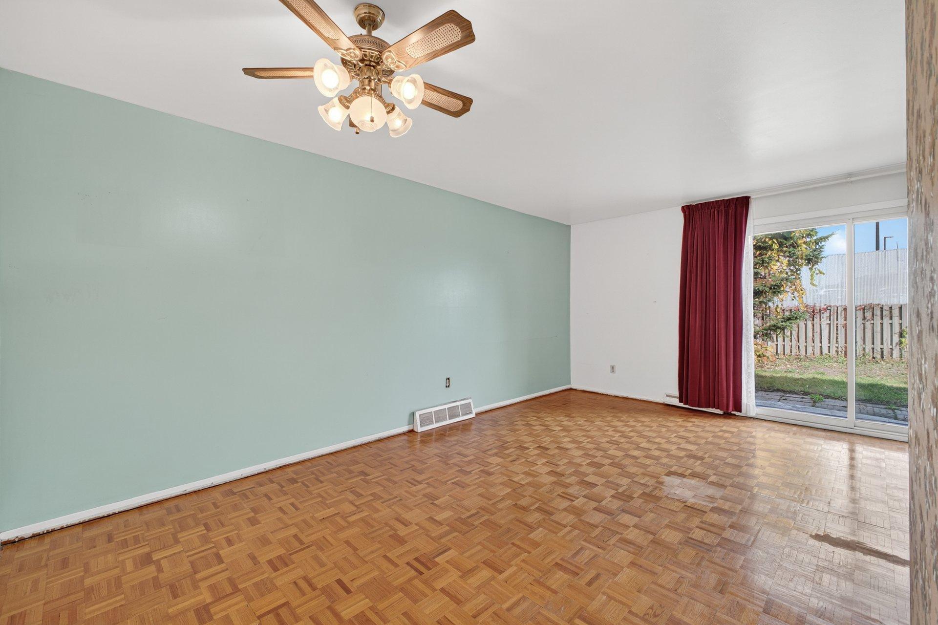 









4455


Rue Jolicoeur

,
Dollard-des-Ormeaux,




QC
H9H2B1


