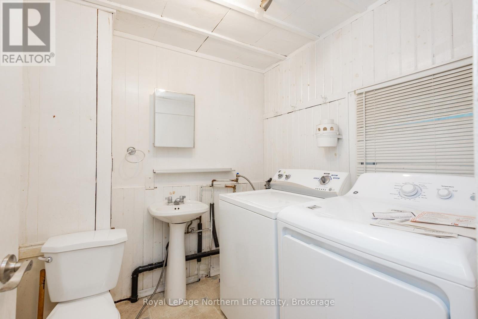 












346 JOHN STREET

,
North Bay (Central),




Ontario
P1B2M5

