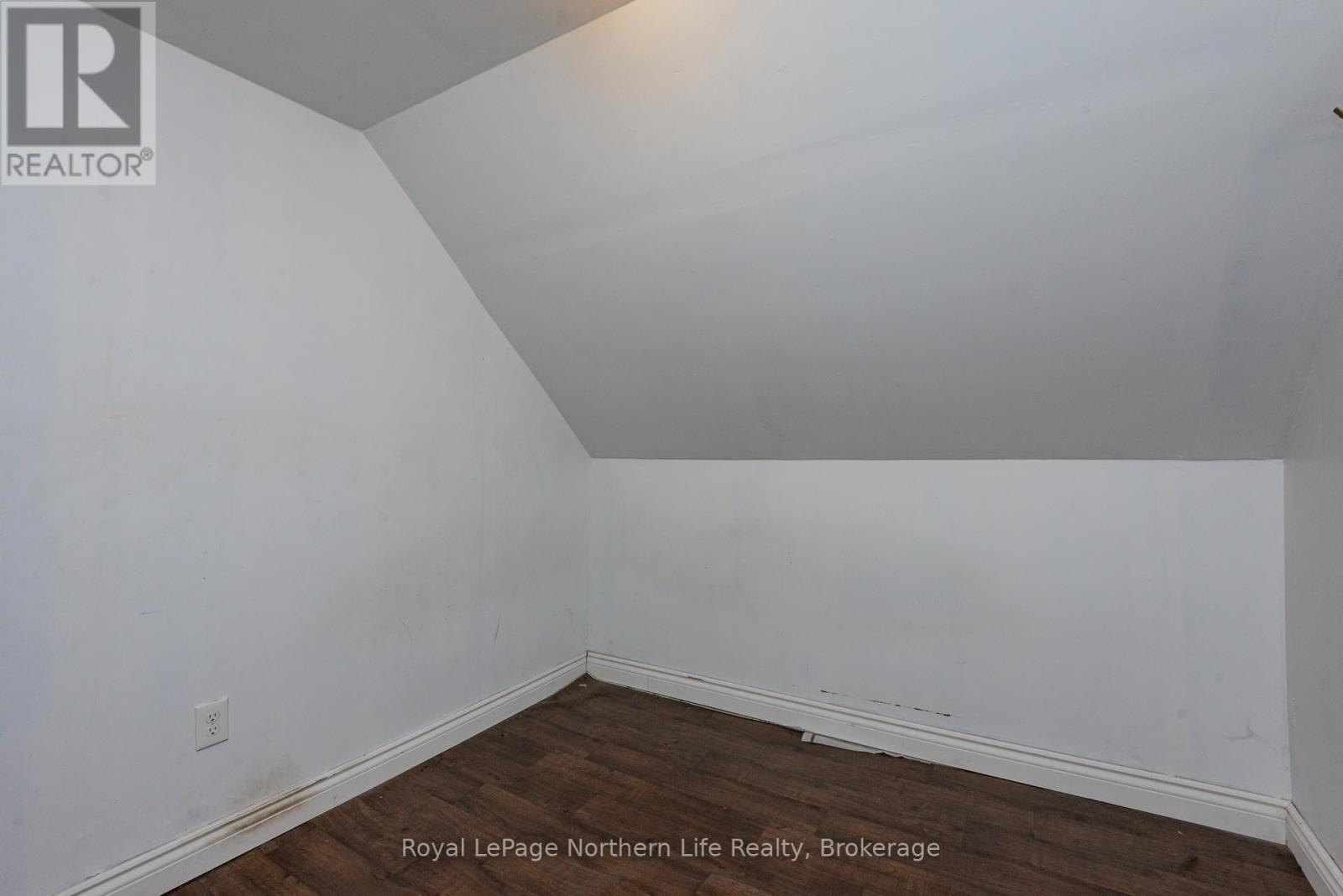












346 JOHN STREET

,
North Bay (Central),




Ontario
P1B2M5

