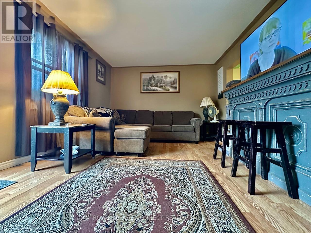 












14 - 16 ORCHARD PLACE

,
Chatham-Kent,




Ontario
N7M1A6

