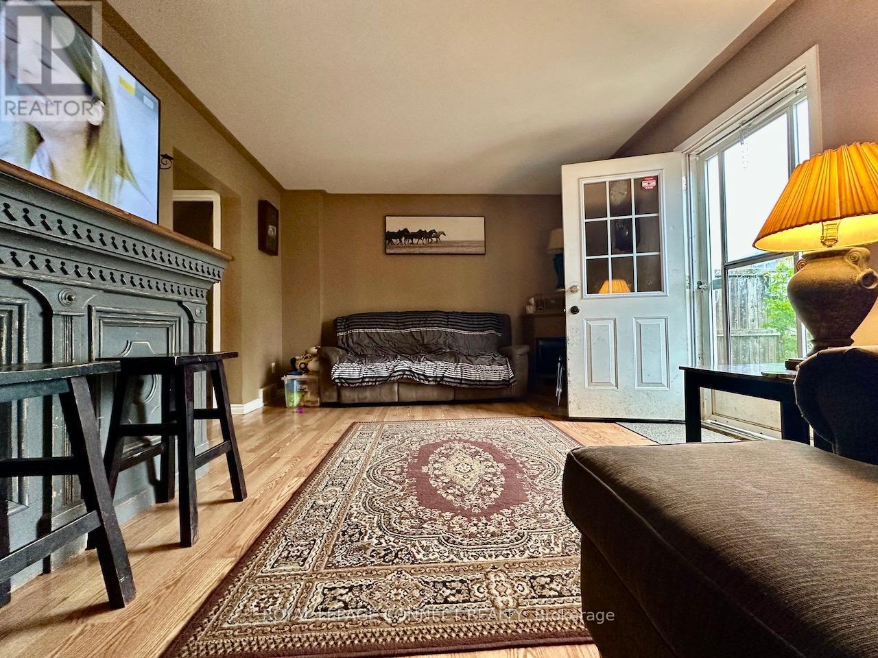 












14 - 16 ORCHARD PLACE

,
Chatham-Kent,




Ontario
N7M1A6

