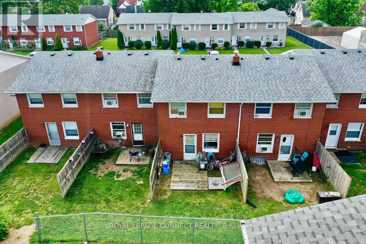 












4 - 39 ORCHARD PLACE

,
Chatham-Kent,




Ontario
N7M1A6

