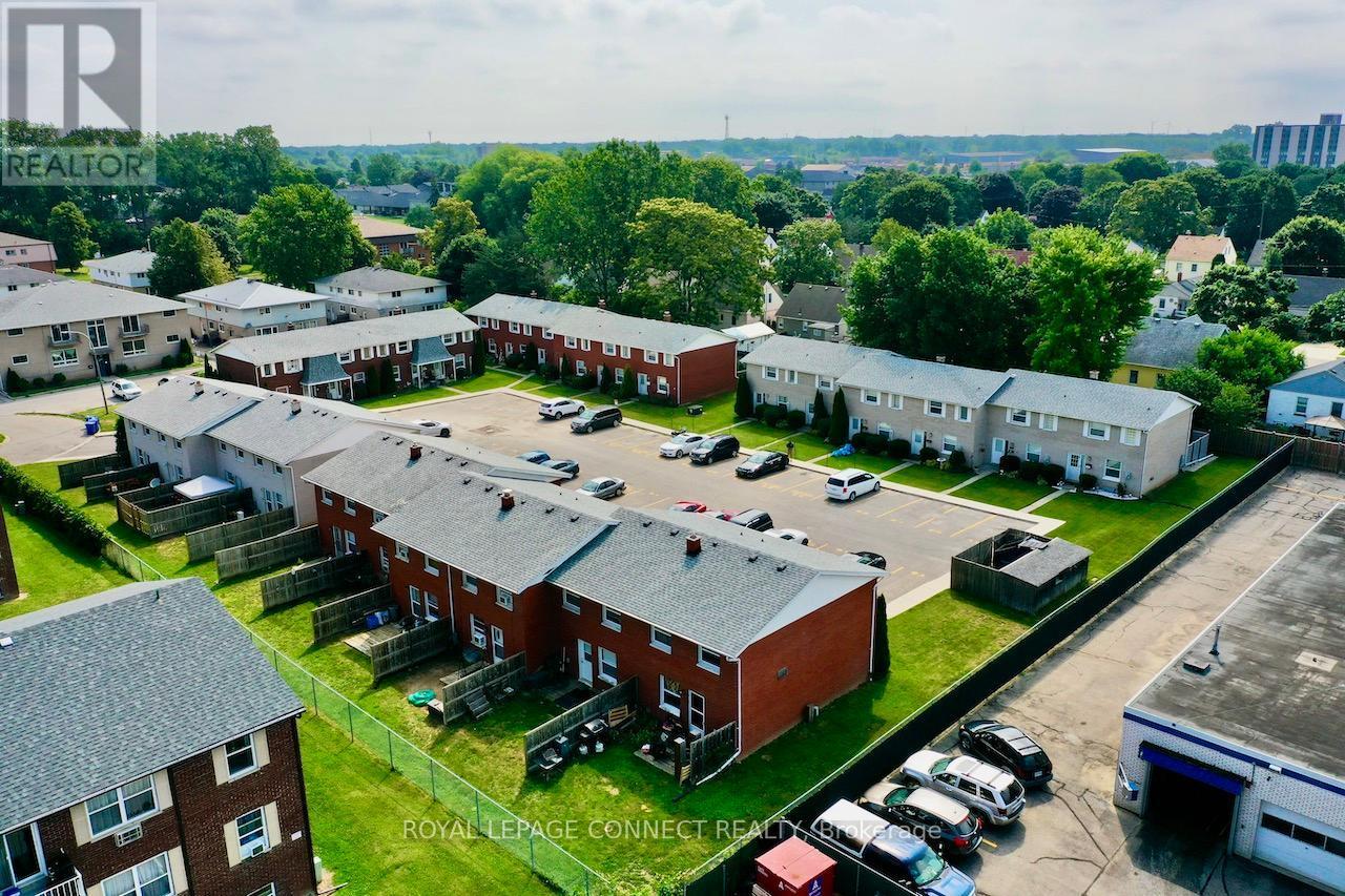 












4 - 39 ORCHARD PLACE

,
Chatham-Kent,




Ontario
N7M1A6

