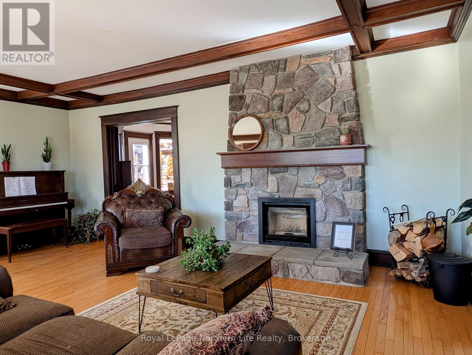 












702 RORKE AVENUE

,
Temiskaming Shores (Haileybury),




Ontario
P0J1K0

