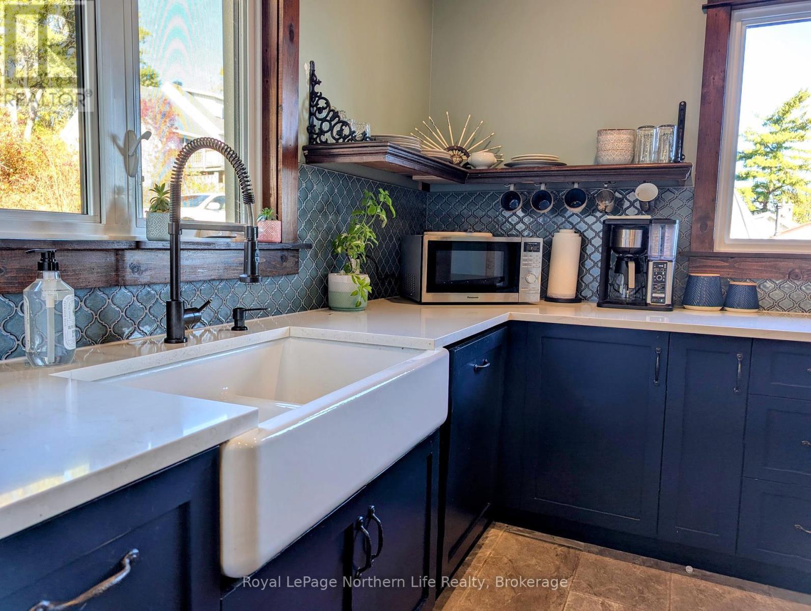 












702 RORKE AVENUE

,
Temiskaming Shores (Haileybury),




Ontario
P0J1K0

