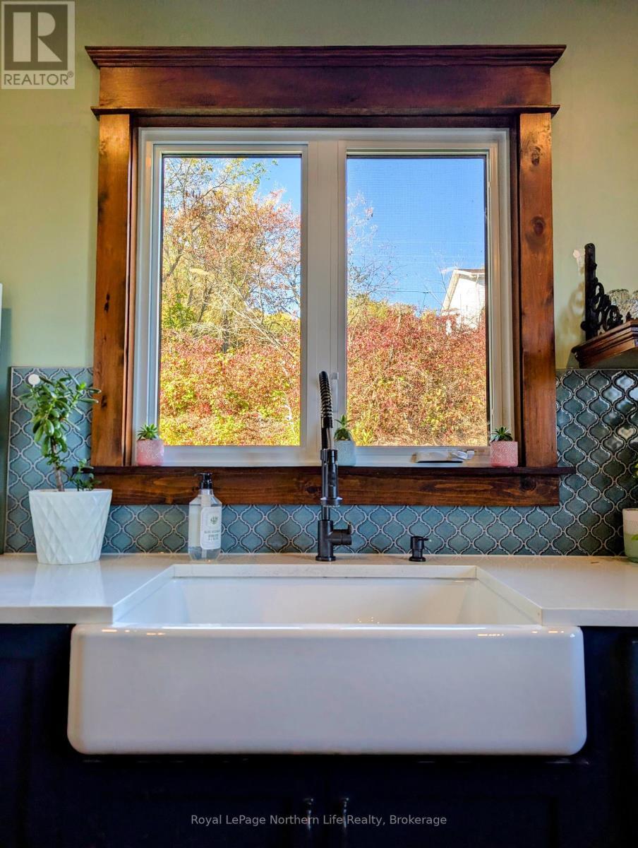 












702 RORKE AVENUE

,
Temiskaming Shores (Haileybury),




Ontario
P0J1K0

