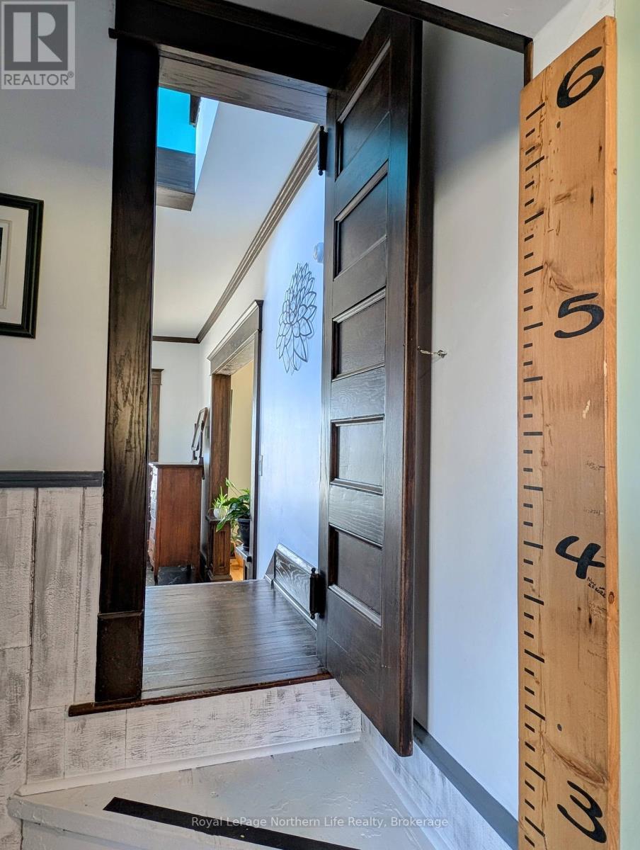 












702 RORKE AVENUE

,
Temiskaming Shores (Haileybury),




Ontario
P0J1K0

