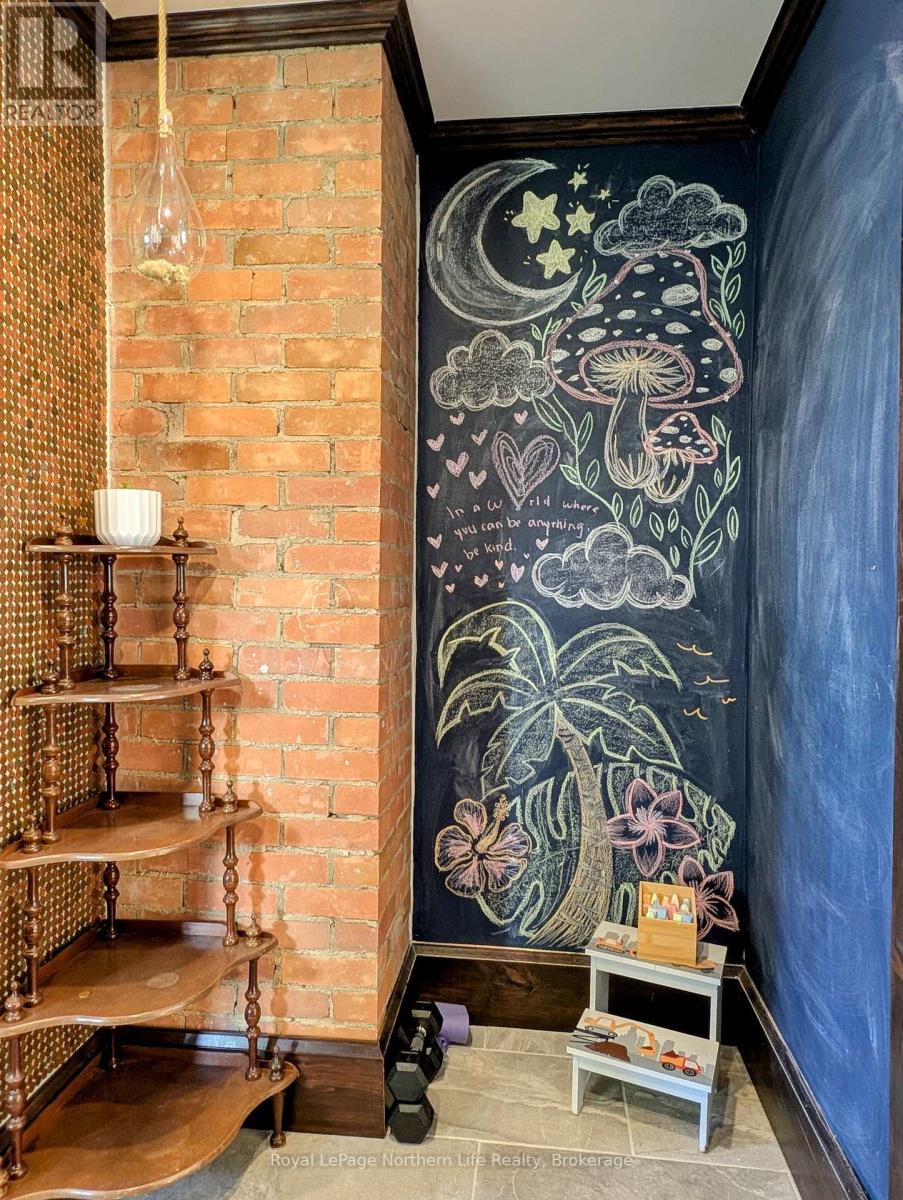 












702 RORKE AVENUE

,
Temiskaming Shores (Haileybury),




Ontario
P0J1K0

