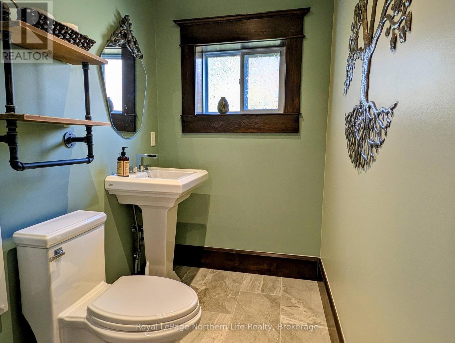 












702 RORKE AVENUE

,
Temiskaming Shores (Haileybury),




Ontario
P0J1K0

