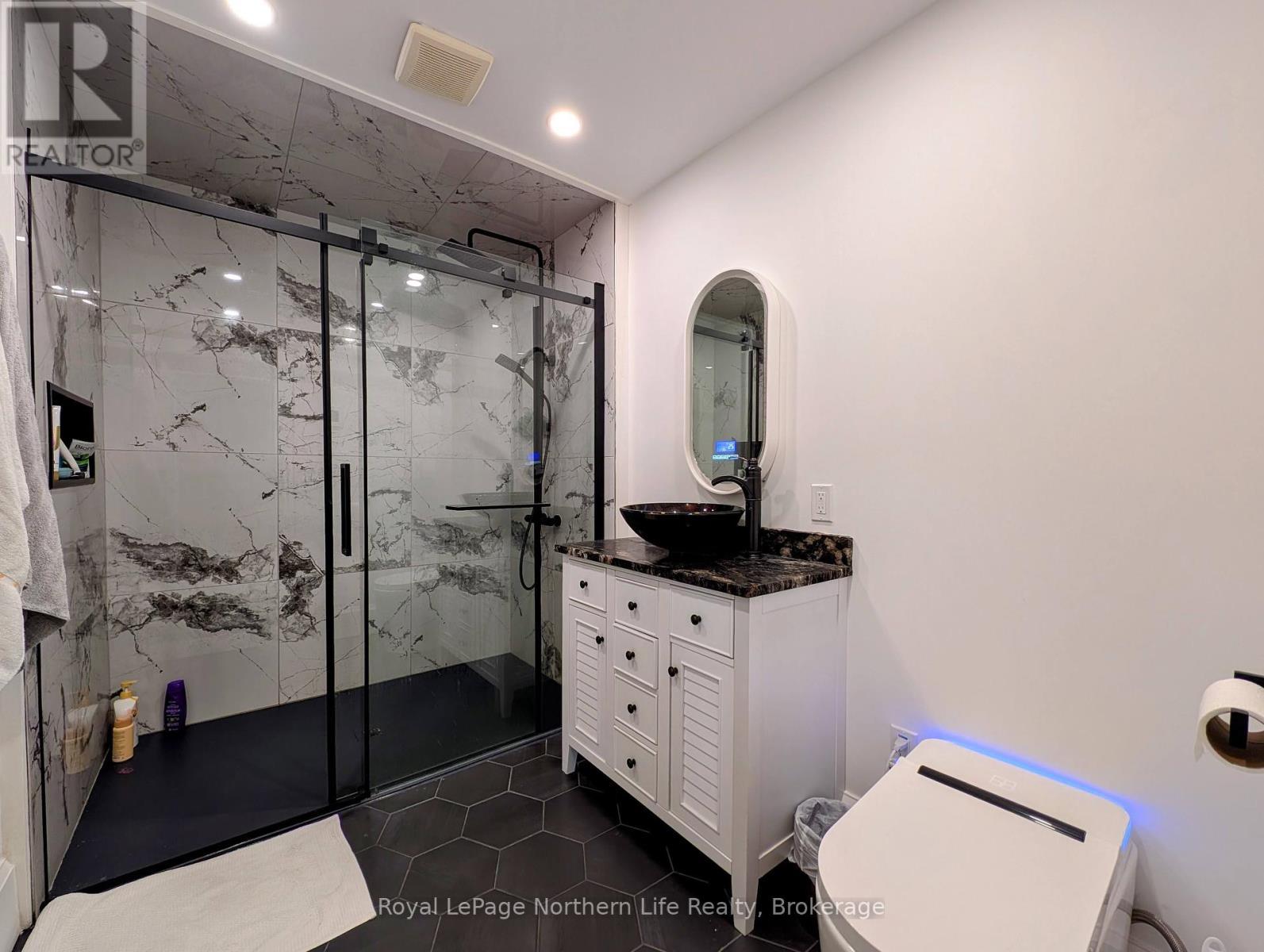 












702 RORKE AVENUE

,
Temiskaming Shores (Haileybury),




Ontario
P0J1K0

