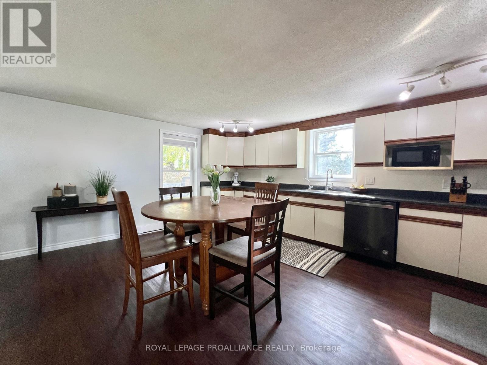 












41 SILLS ROAD

,
Centre Hastings,




Ontario
K0K3E0

