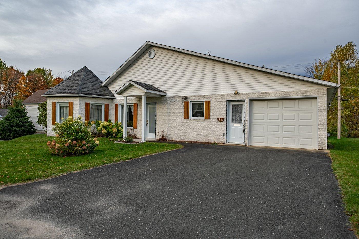 









1


Rue Gilbert

,
Val-des-Sources,




QC
J1T4V9

