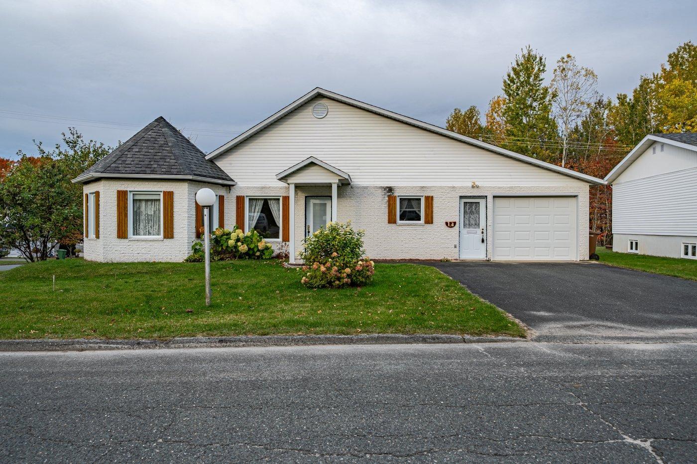 









1


Rue Gilbert

,
Val-des-Sources,




QC
J1T4V9

