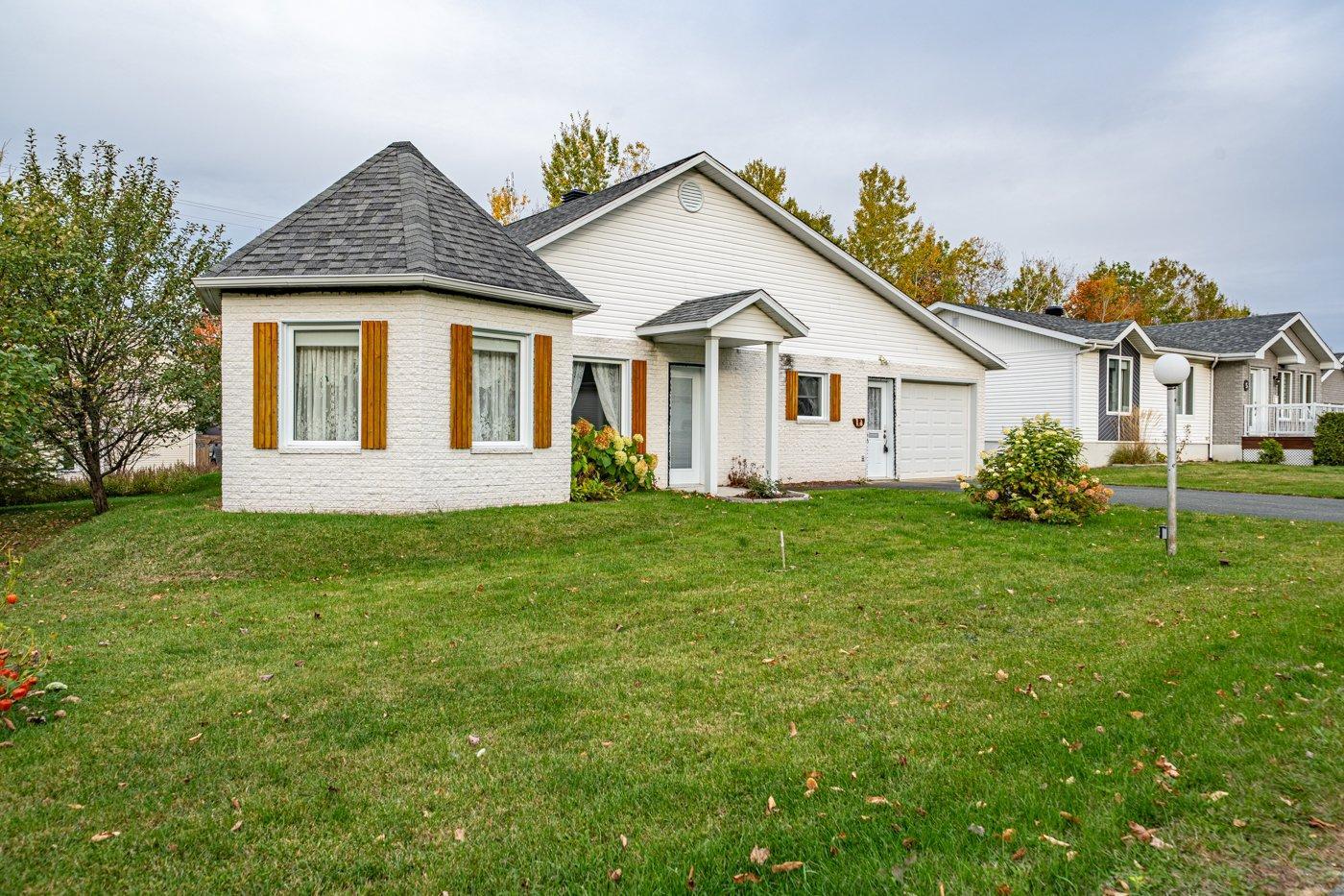









1


Rue Gilbert

,
Val-des-Sources,




QC
J1T4V9

