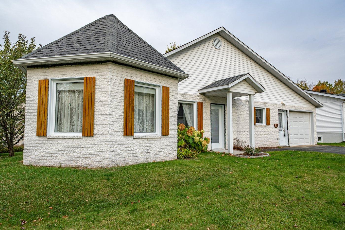 









1


Rue Gilbert

,
Val-des-Sources,




QC
J1T4V9

