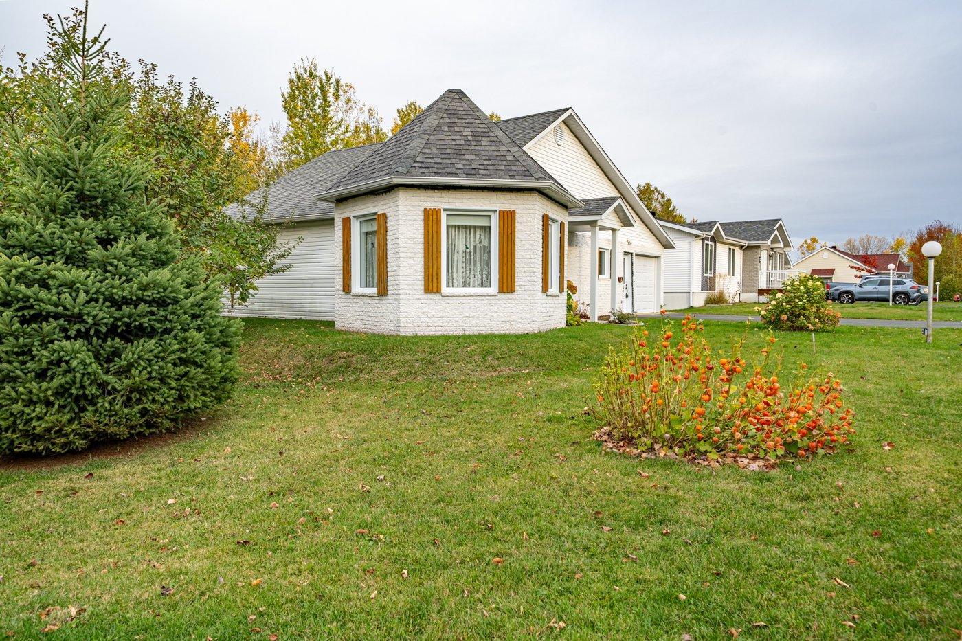 









1


Rue Gilbert

,
Val-des-Sources,




QC
J1T4V9

