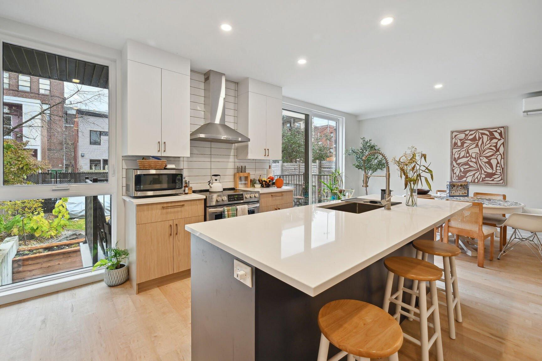 









2434


Rue Knox

,
Montréal (Le Sud-Ouest),




QC
H3K1P9

