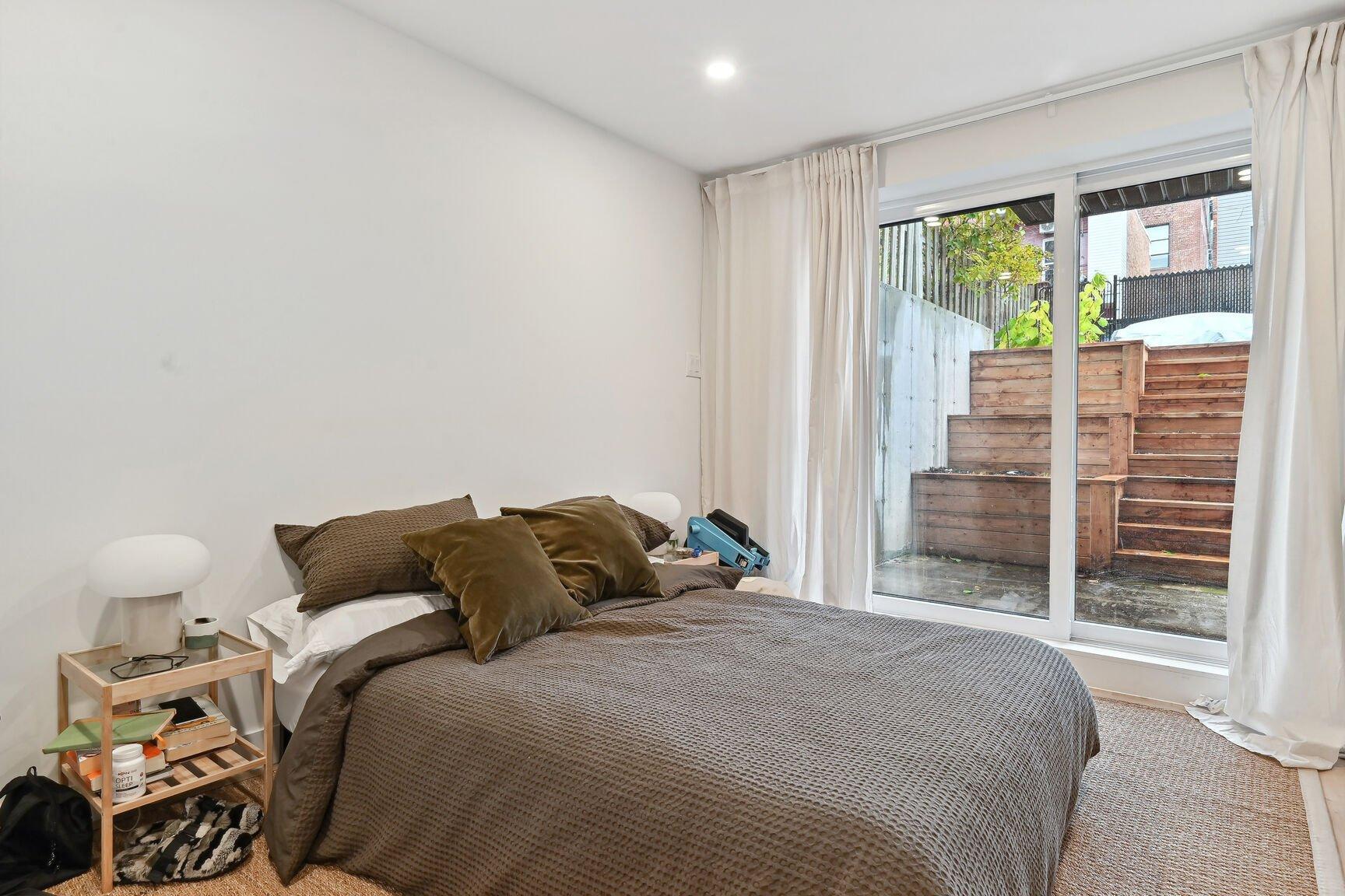 









2434


Rue Knox

,
Montréal (Le Sud-Ouest),




QC
H3K1P9

