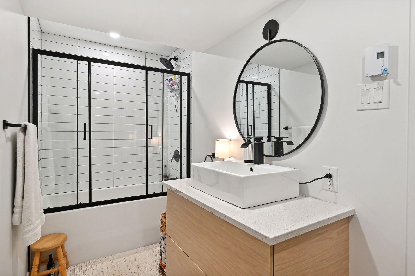 









2434


Rue Knox

,
Montréal (Le Sud-Ouest),




QC
H3K1P9

