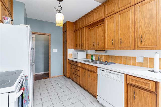 









326


Eveline

ST,
Selkirk,




MB
R1A 1M7

