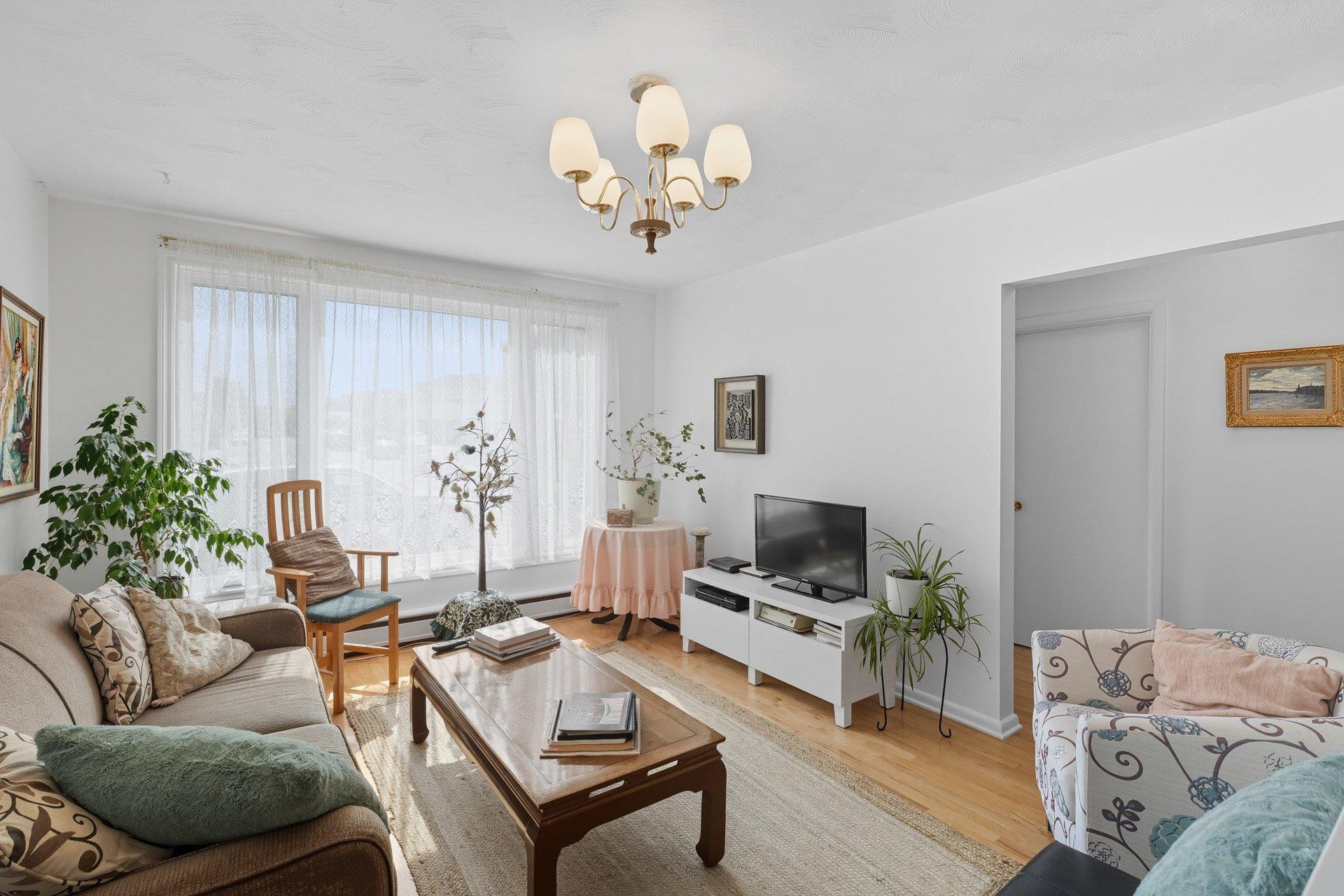 









101


Rue des Oliviers

,
Gatineau (Hull),




QC
J8Y1P3

