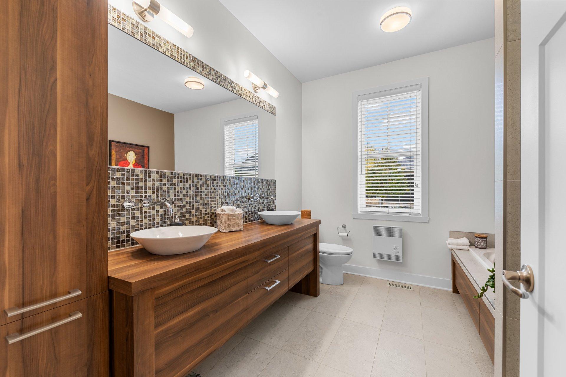 









4057


Rue des Bolets

,
Saint-Bruno-de-Montarville,




QC
J3V0C9

