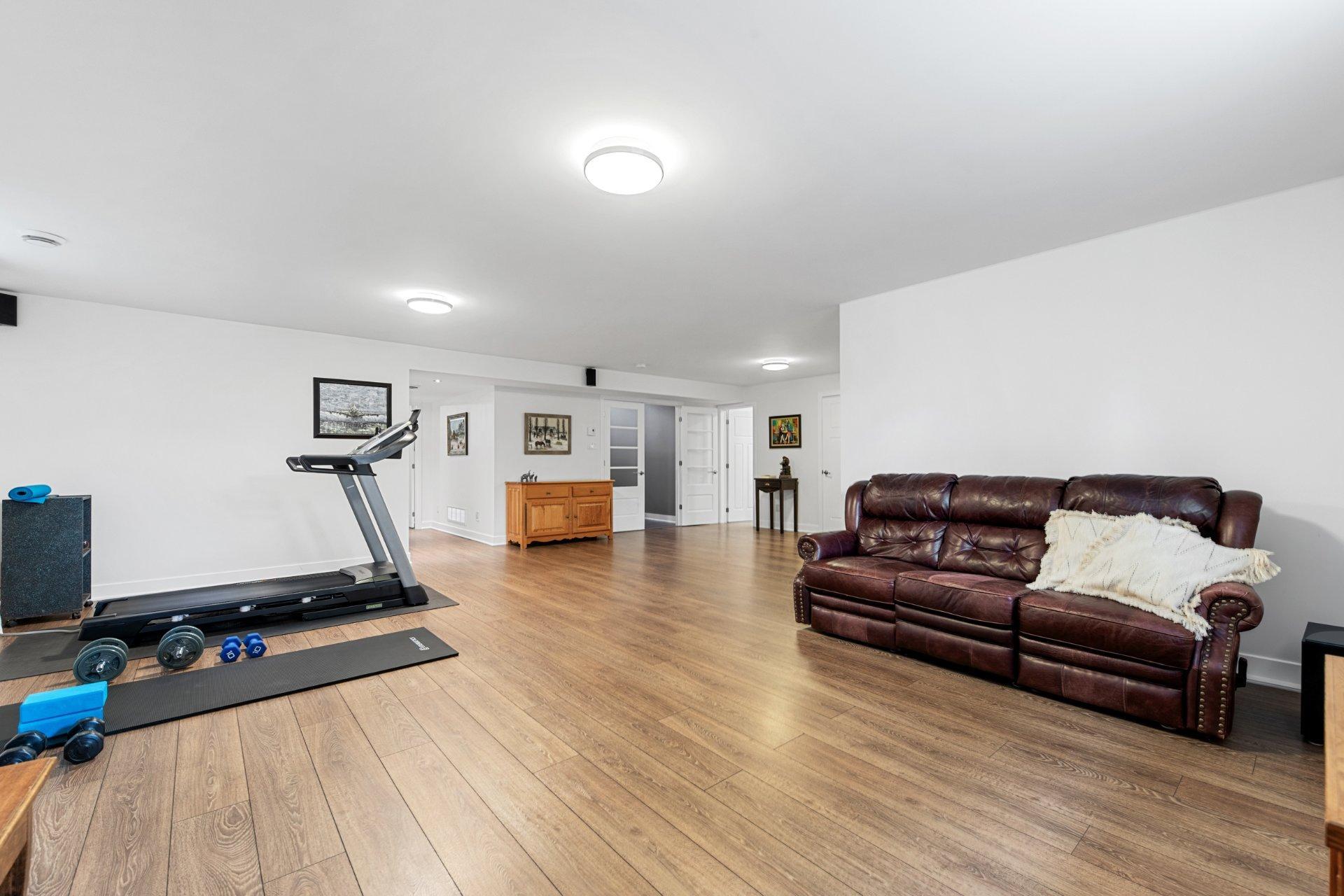 









4057


Rue des Bolets

,
Saint-Bruno-de-Montarville,




QC
J3V0C9

