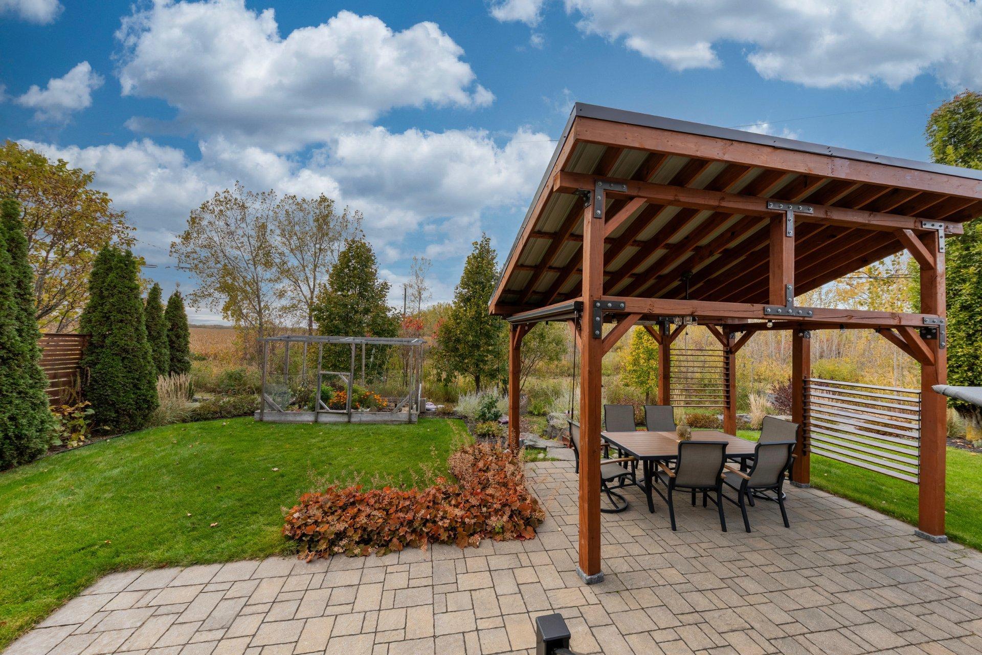 









4057


Rue des Bolets

,
Saint-Bruno-de-Montarville,




QC
J3V0C9

