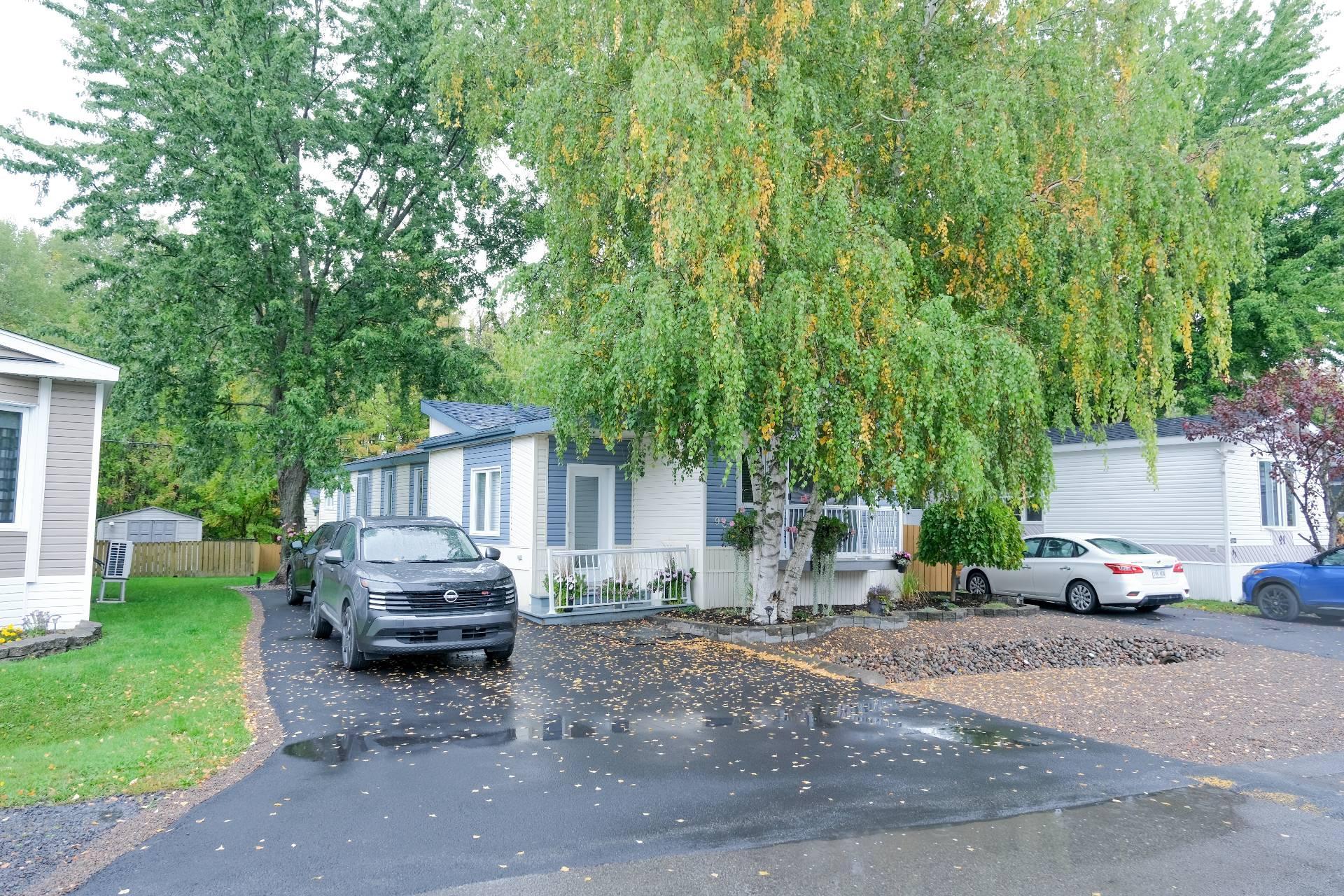 









93


9e Rue

,
Saint-Jean-sur-Richelieu,




QC
J2Y1A5

