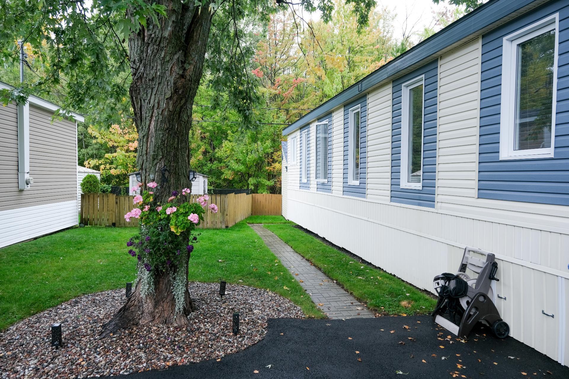 









93


9e Rue

,
Saint-Jean-sur-Richelieu,




QC
J2Y1A5

