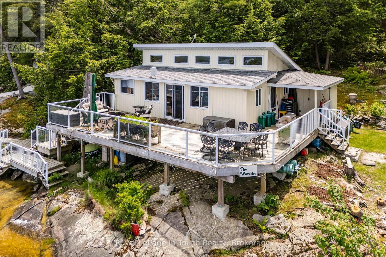 












4 IS 270 SIX MILE LAKE ISLAND

,
Georgian Bay (Baxter),




Ontario
L0K1S0

