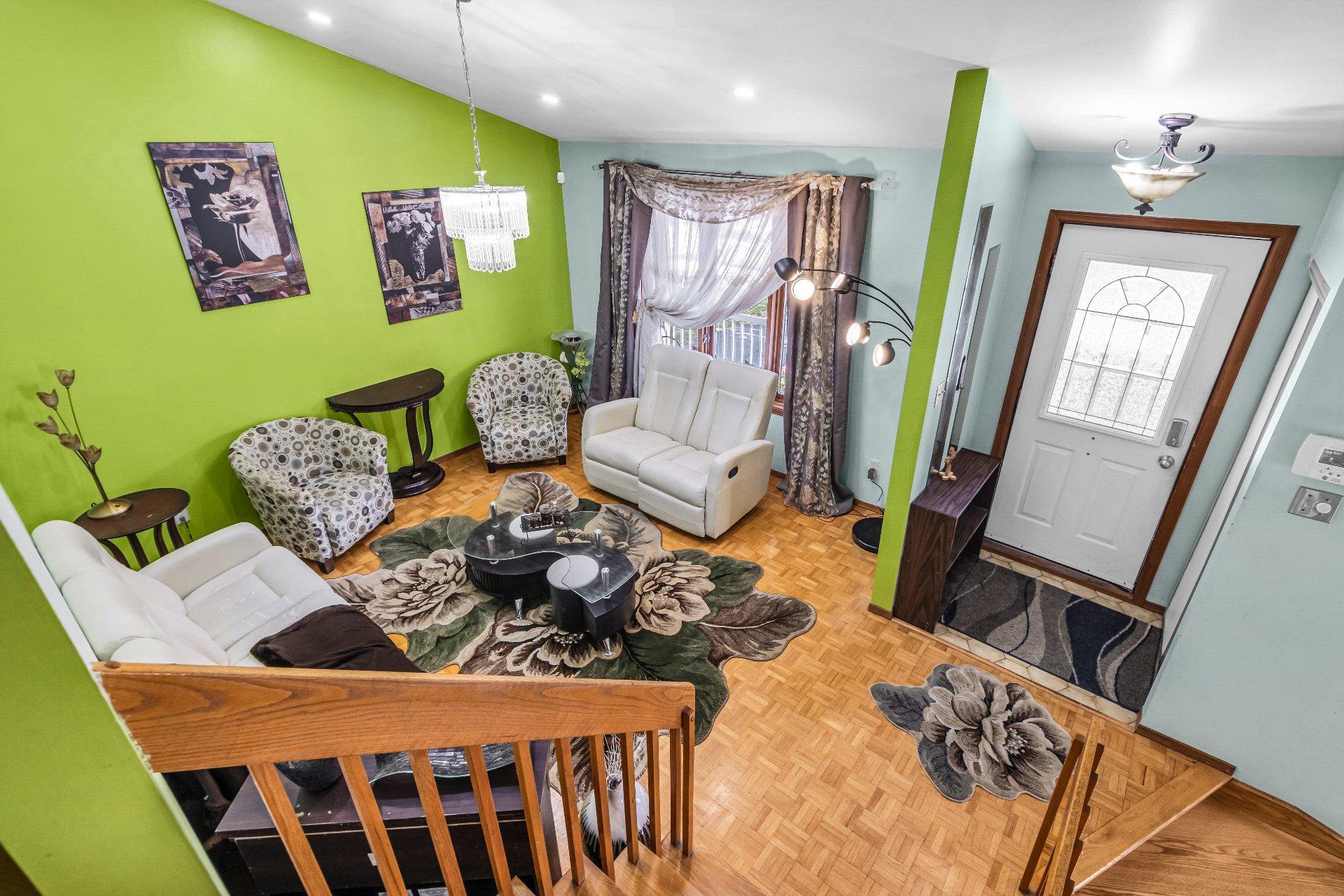 









17711


Rue Antoine-Faucon

,
Montréal (Pierrefonds-Roxboro),




QC
H9J3N2

