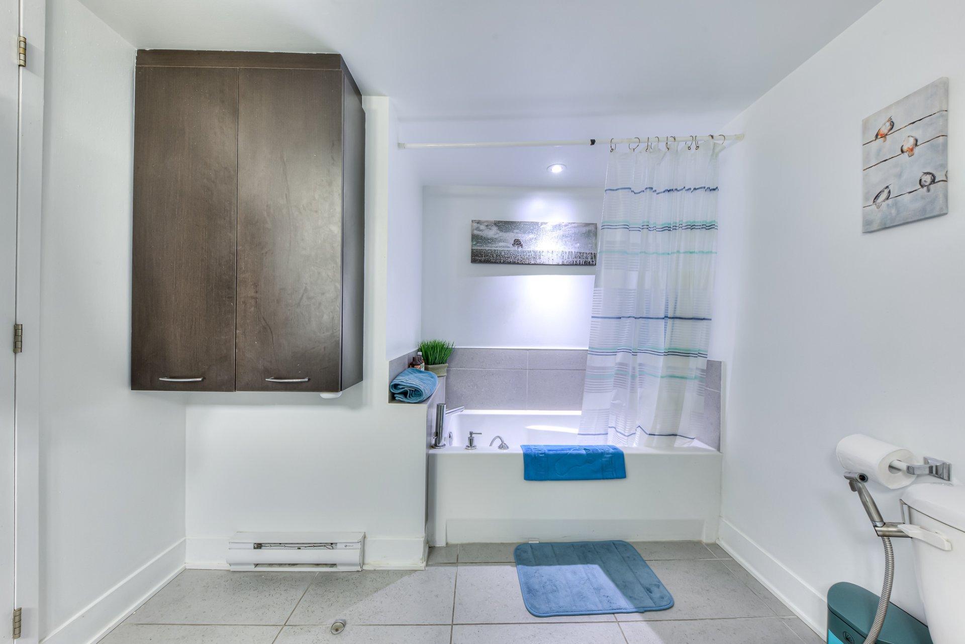 









603


Rue Robert-Élie

, 206,
Laval (Laval-des-Rapides),




QC
H7N3Y9

