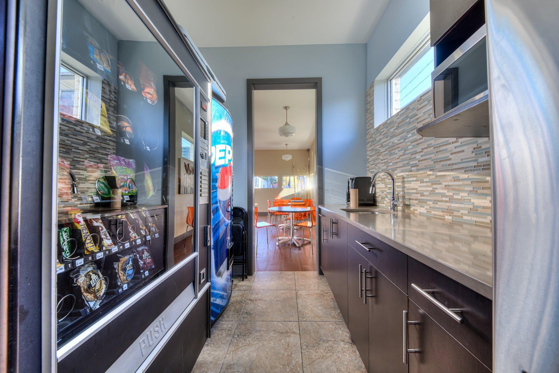 









603


Rue Robert-Élie

, 206,
Laval (Laval-des-Rapides),




QC
H7N3Y9

