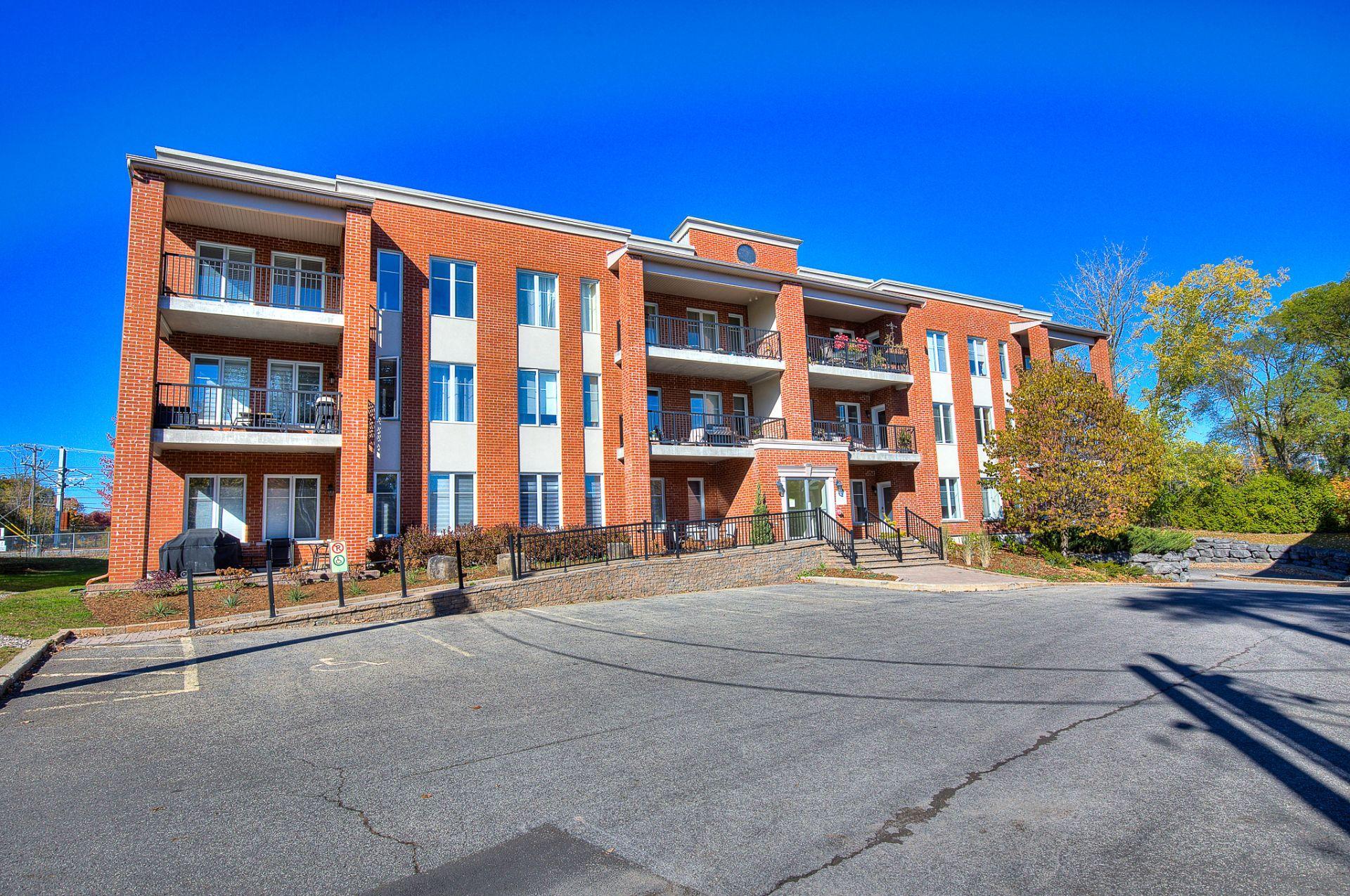 









1335


Rue Graveline

, 301,
Laval (Sainte-Dorothée),




QC
H7Y2J7

