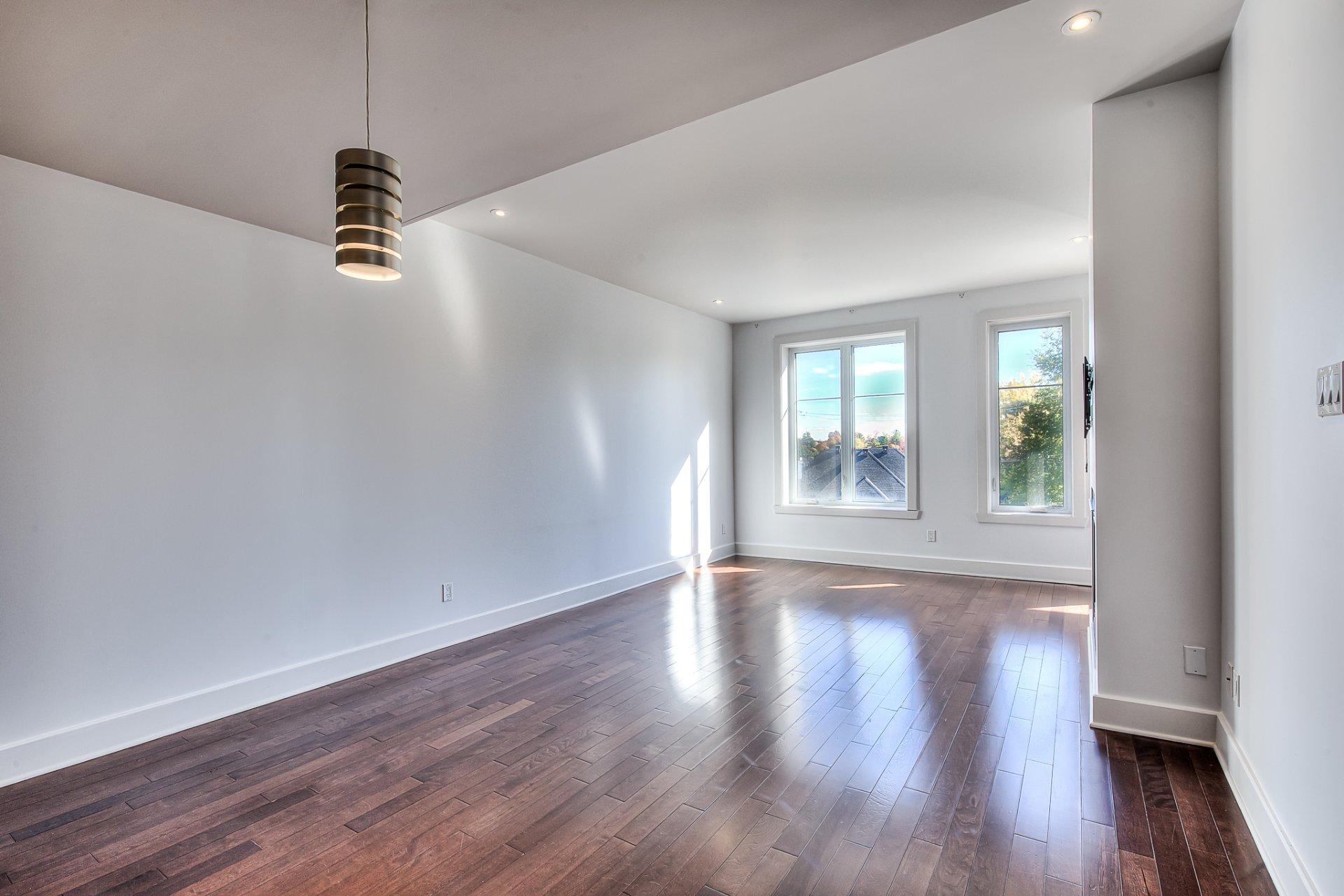 









1335


Rue Graveline

, 301,
Laval (Sainte-Dorothée),




QC
H7Y2J7

