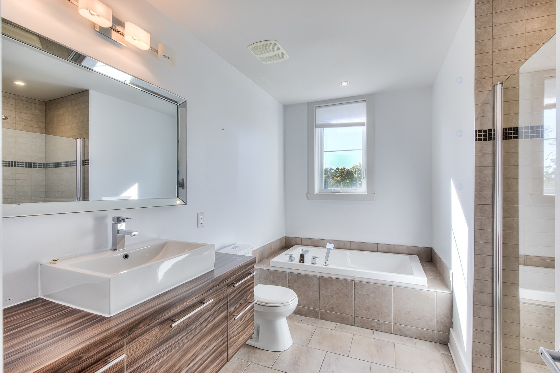 









1335


Rue Graveline

, 301,
Laval (Sainte-Dorothée),




QC
H7Y2J7

