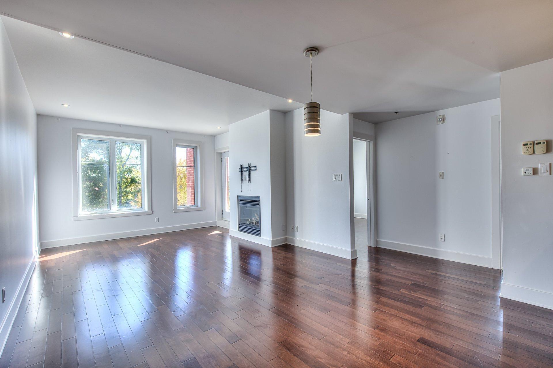 









1335


Rue Graveline

, 301,
Laval (Sainte-Dorothée),




QC
H7Y2J7

