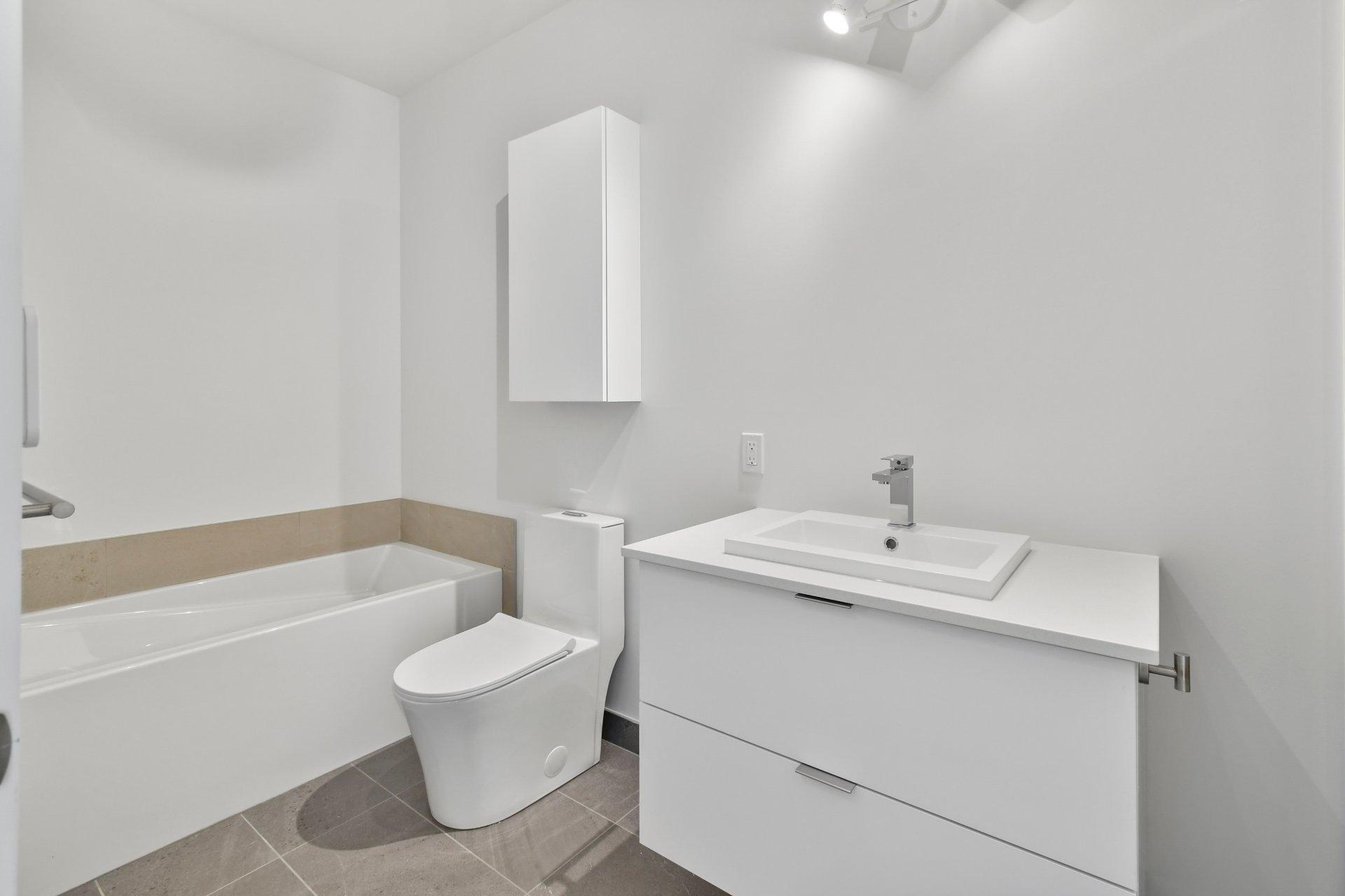 









2121


Av. Papineau

, 302,
Montréal (Ville-Marie),




QC
H2K4J5

