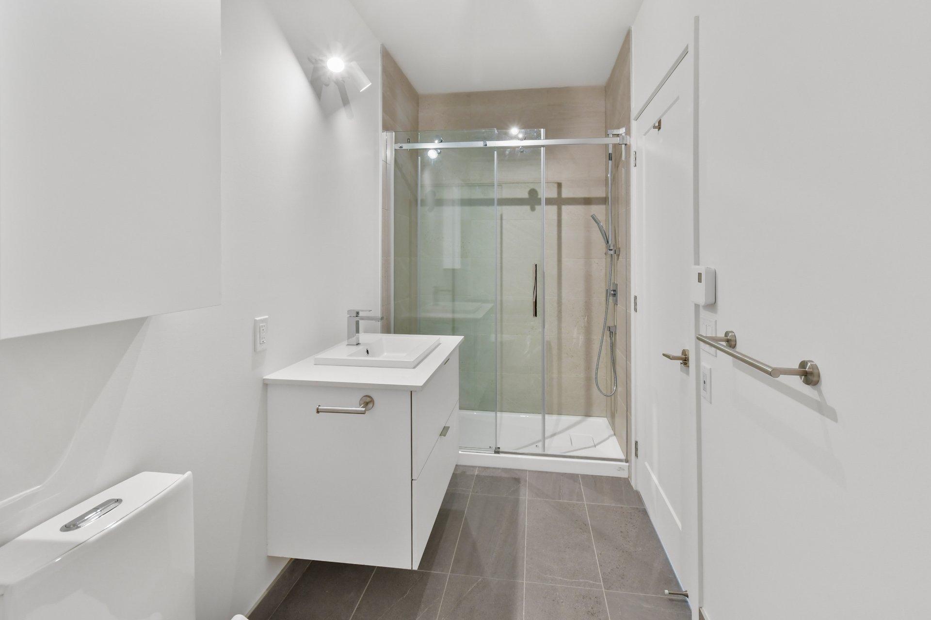 









2121


Av. Papineau

, 302,
Montréal (Ville-Marie),




QC
H2K4J5

