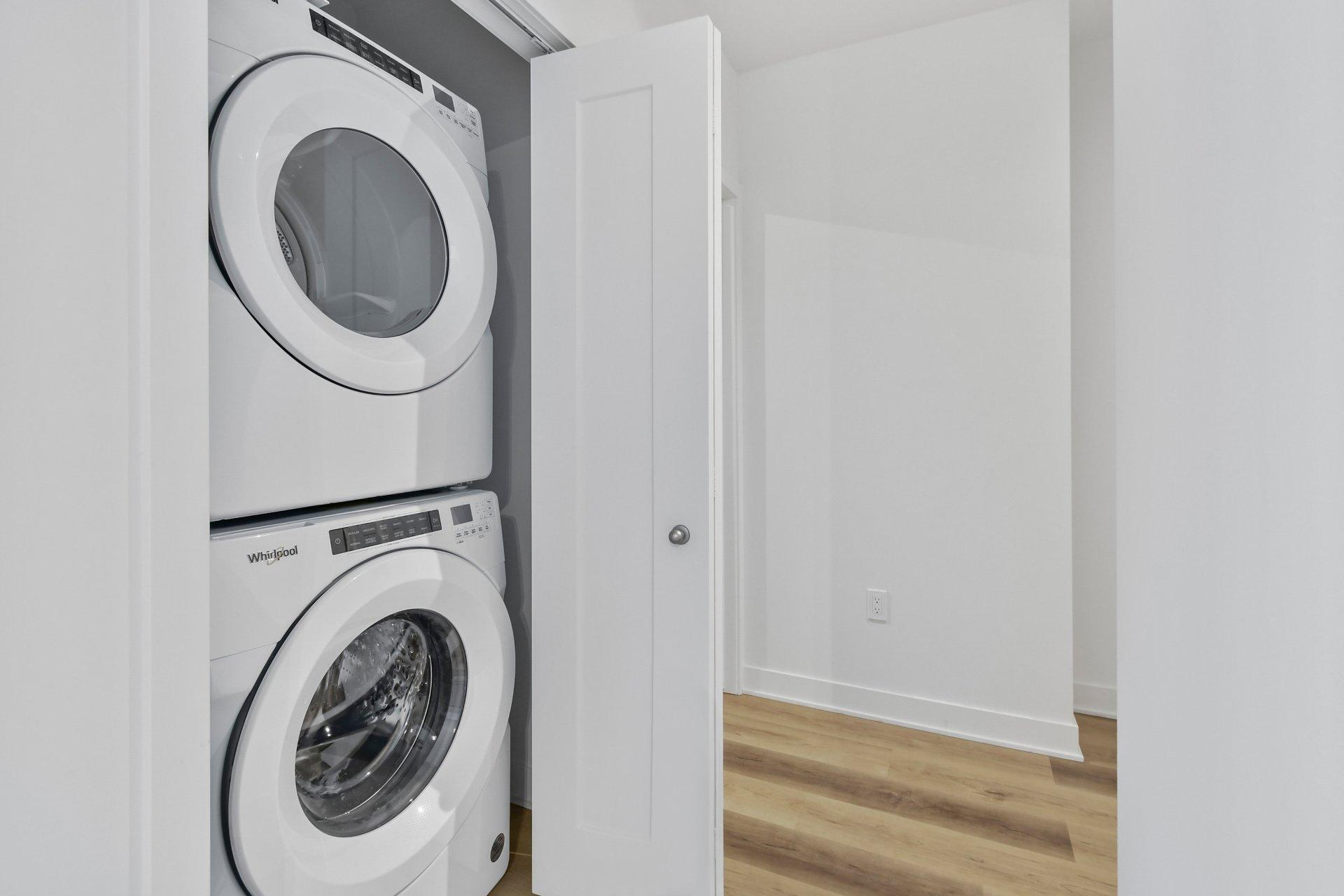 









2121


Av. Papineau

, 302,
Montréal (Ville-Marie),




QC
H2K4J5


