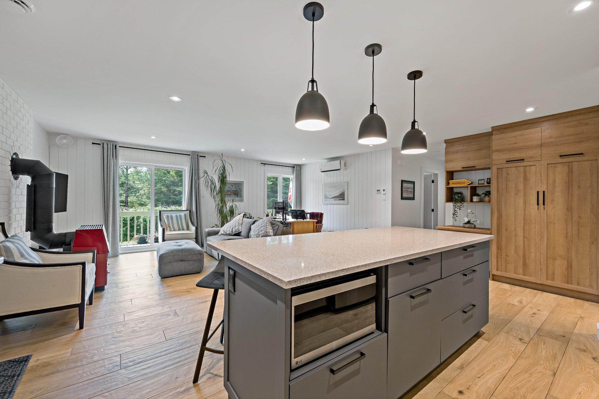 









144


Rue Richer

,
Mont-Tremblant,




QC
J8E1N1

