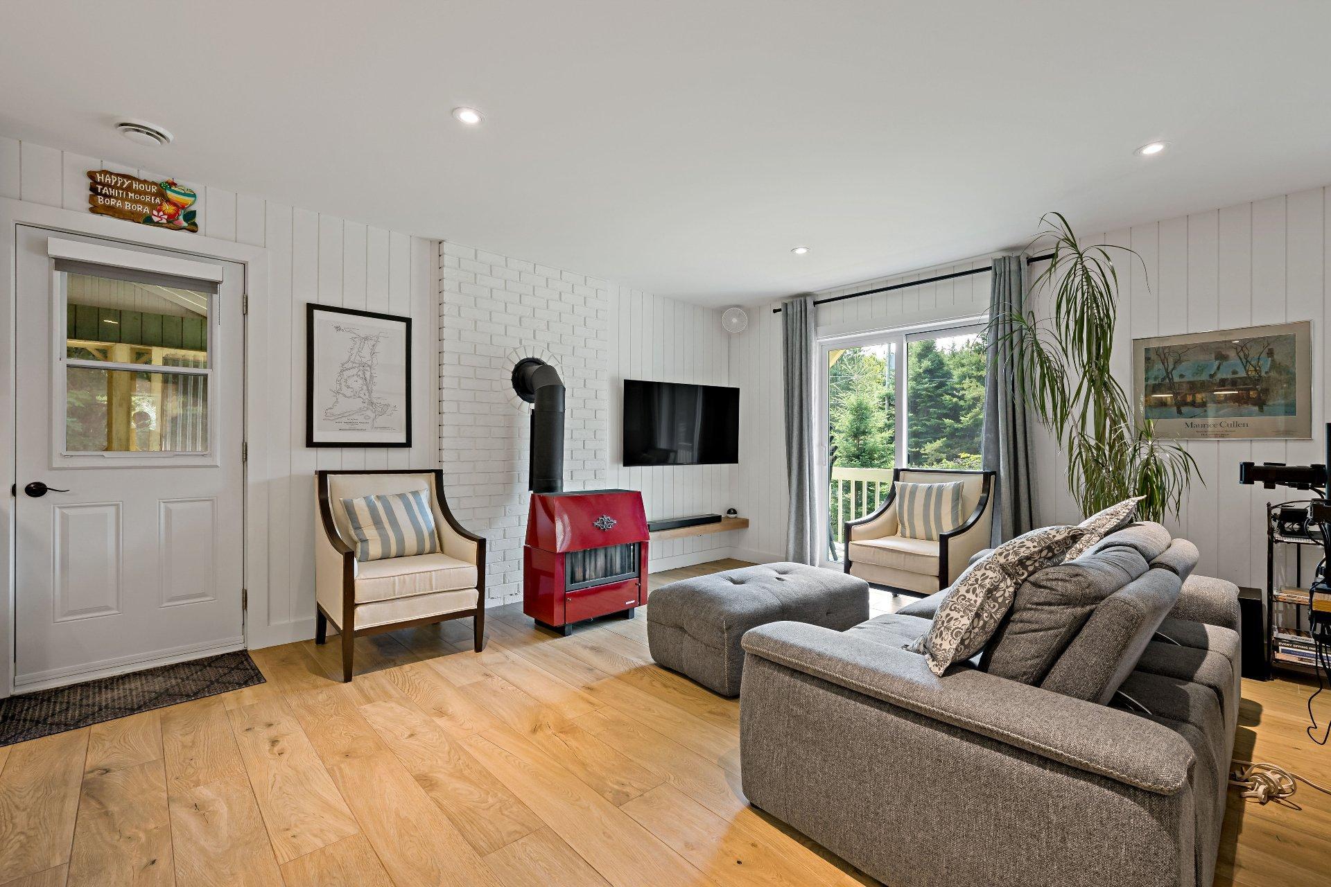 









144


Rue Richer

,
Mont-Tremblant,




QC
J8E1N1

