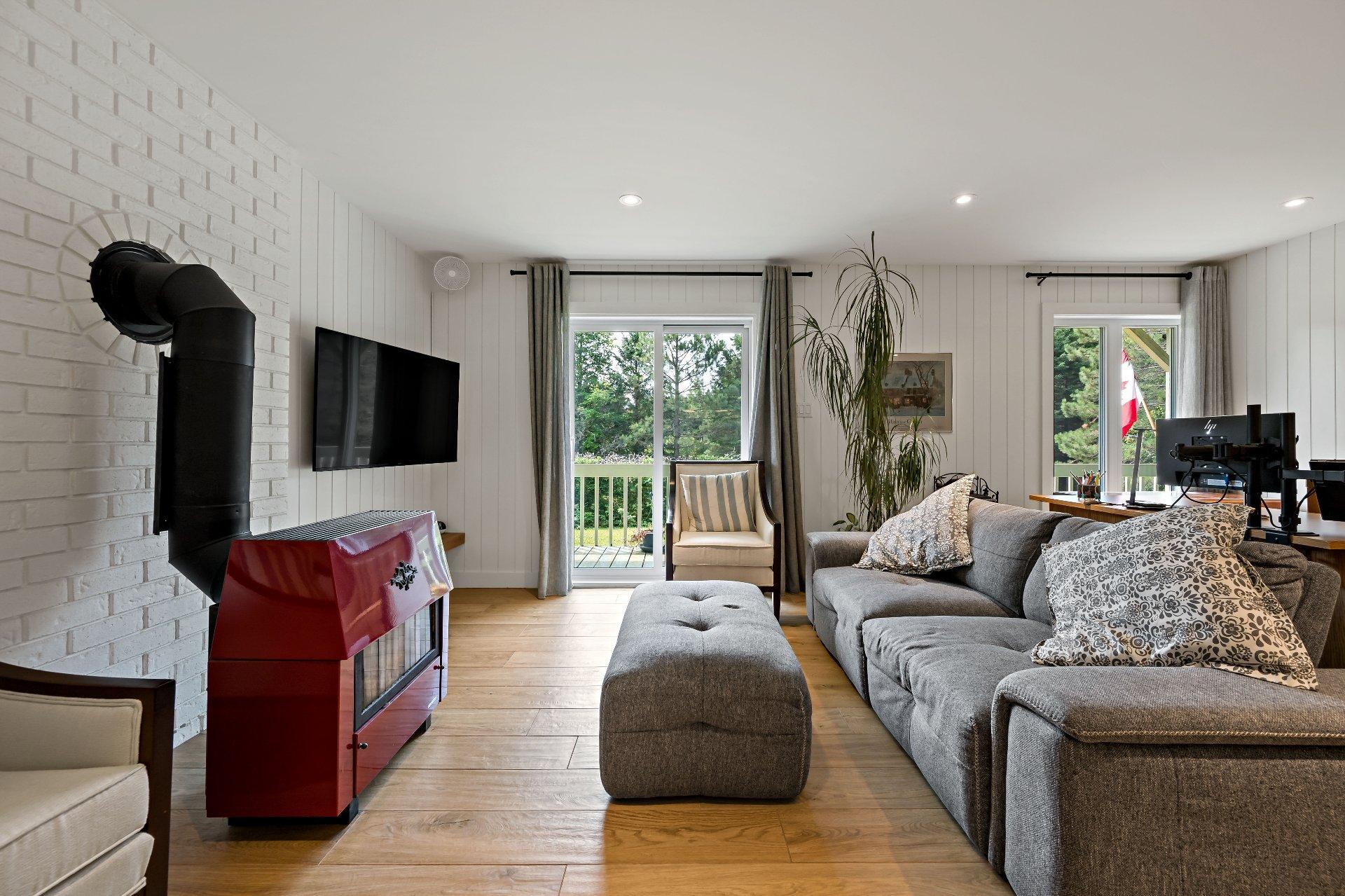 









144


Rue Richer

,
Mont-Tremblant,




QC
J8E1N1

