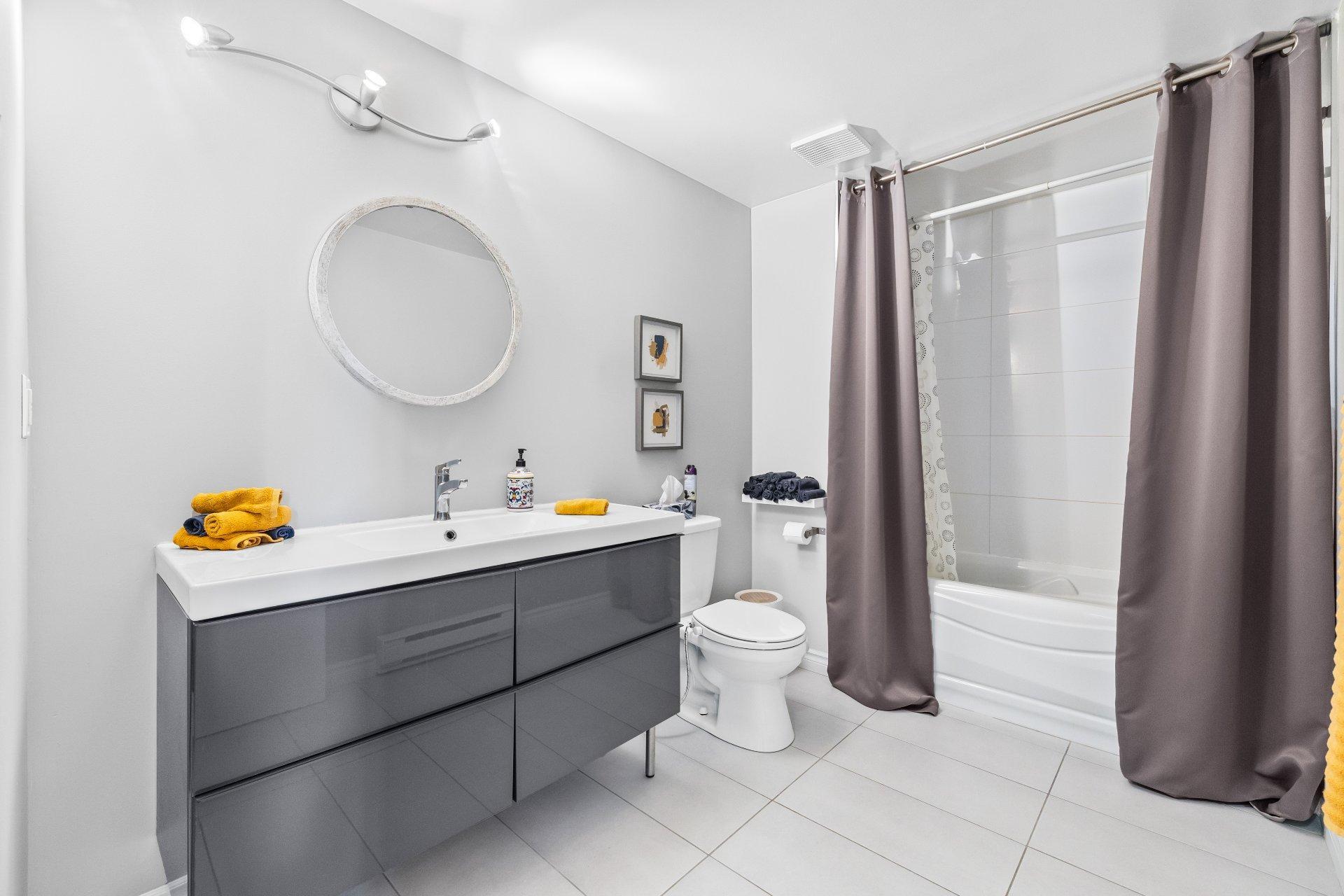 









725


10e Avenue

, 309,
Montréal (Lachine),




QC
H8S3G1

