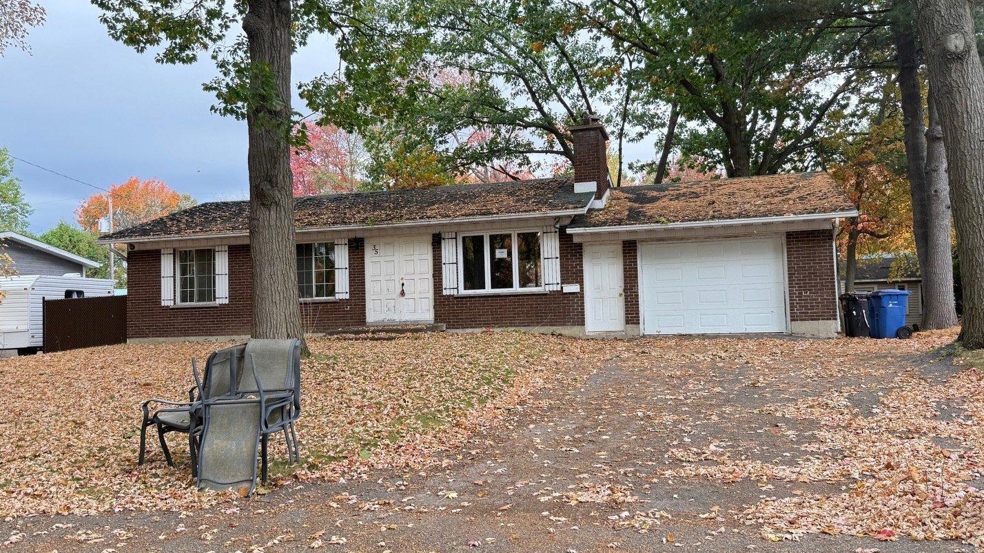 









35


Place Vadenais

,
Saint-Charles-Borromée,




QC
J6E6J9

