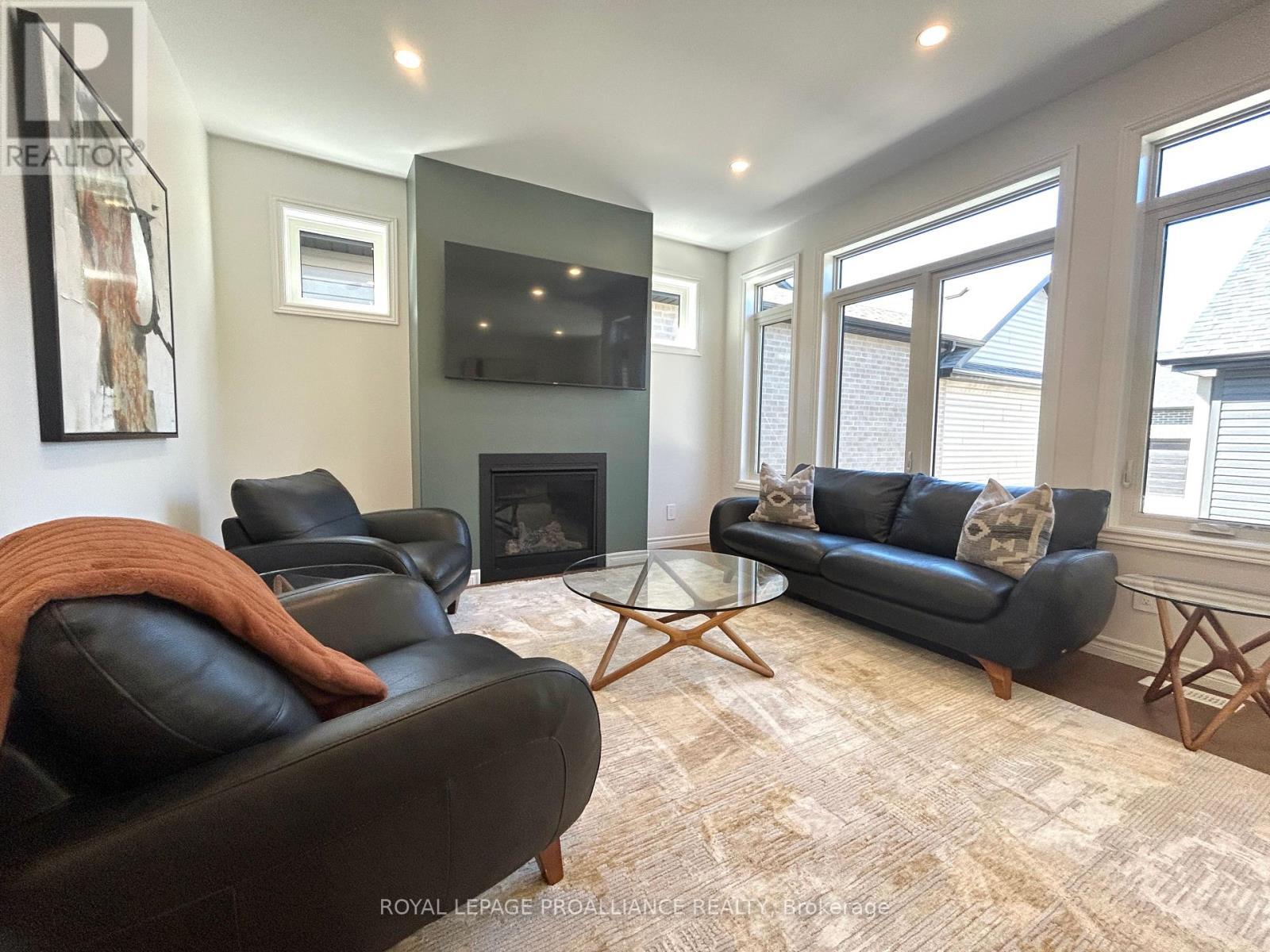 












81 ATHABASKA DRIVE

,
Belleville (Thurlow Ward),




Ontario
K8N0T1

