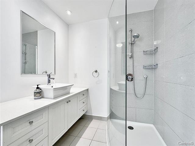 









1235


Rue Bishop

, 1101,
Montréal (Ville-Marie),




QC
H3G0A6

